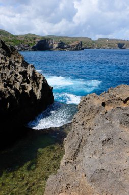Angel 's Billabong, Nusa Penida Adası, Bali, Endonezya' daki şeytan havuzu.