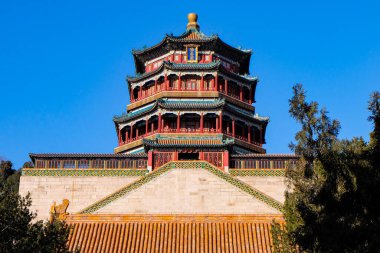 Yaz Sarayı ve Kunming Gölü ve kışın en uzun koridor, Pekin, Çin.