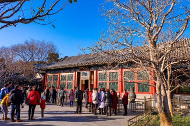 Yaz Sarayı ve Kunming Gölü ve köprüsü mavi gökyüzü güneşli bir günde, Pekin, Çin