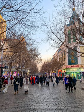Zhongyang ticari caddesi ya da merkez caddesi Çin 'in Harbin şehir merkezinde alışveriş için. 