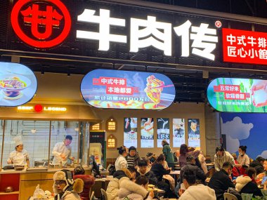 Buz ve Kar Dünyası 'ndaki restoran ve alışveriş merkezi - Harbin, Çin' deki yıllık buz ve kar festivali 