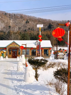 Çin kar vadisi, otel konaklama, restoran, kış oyun alanı ve eğlenceli kar aktiviteleri 
