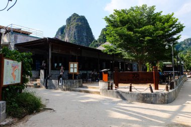 Kumsal ve yeşil, zümrüt deniz suyu, Koh Similan ve Surin  