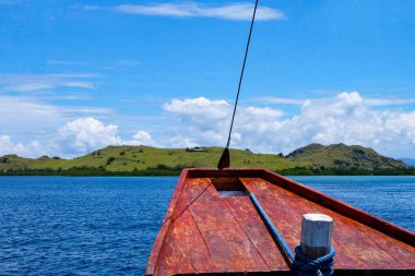Endonezya 'daki Komodo Adası Ulusal Parkı' na tekne gezisi. 