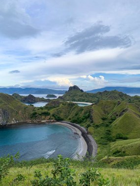 3 plajlı Padar adasının tepesine bakın, Komodo adası, Endonezya. 