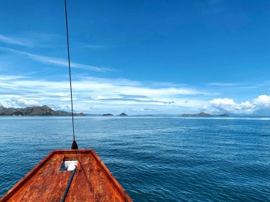 Endonezya 'daki Komodo Adası Ulusal Parkı' na tekne gezisi. 