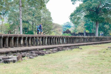 Antik Medeniyet Khmer, Bayon Kalesi, Angkor wat ve Angkor Thom 