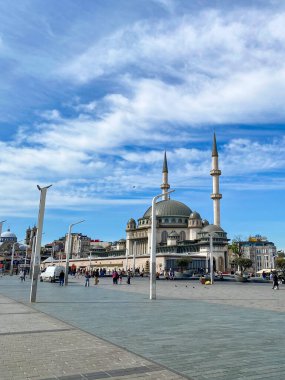 İstanbul 'daki Taksim Meydanı ve Taksim Camisi 