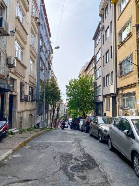 İstanbul 'un Taksim Meydanı yakınlarındaki Türk halkının evleri, apartmanları ve yerel yaşamı 