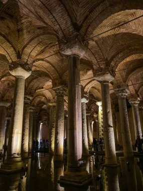  İstanbul 'un yeraltı kenti Türkiye' de büyük bir su deposu olan Basalica sarnıcı 