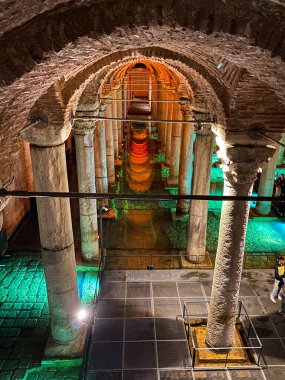  İstanbul 'un yeraltı kenti Türkiye' de büyük bir su deposu olan Basalica sarnıcı 