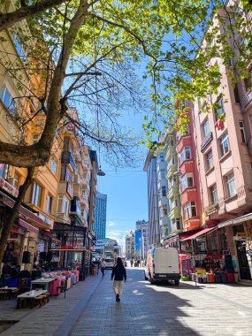 Başlık Balat, Balat, Fener, İstanbul civarındaki renkli evler ve binalar. Bir sürü modaya uygun kafe, restoran ve mağaza var.