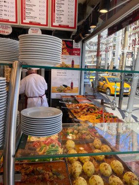 Başlık Balat, Balat, Fener, İstanbul civarındaki renkli evler ve binalar. Bir sürü modaya uygun kafe, restoran ve mağaza var.