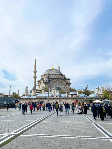  İstanbul 'un yeraltı kenti Türkiye' de büyük bir su deposu olan Basalica sarnıcı 