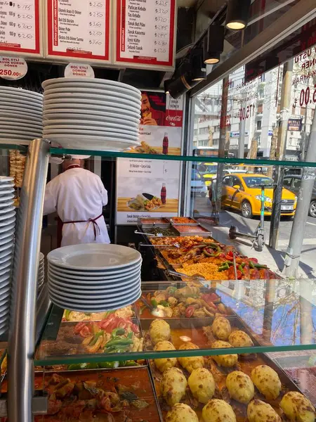 Başlık Balat, Balat, Fener, İstanbul civarındaki renkli evler ve binalar. Bir sürü modaya uygun kafe, restoran ve mağaza var.