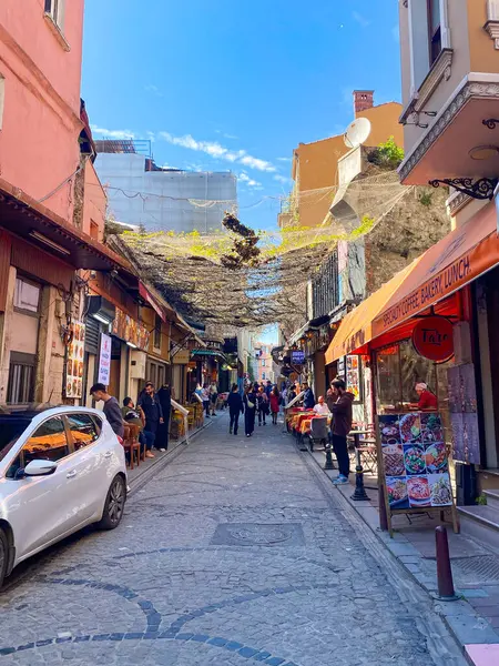 Başlık Balat, Balat, Fener, İstanbul civarındaki renkli evler ve binalar. Bir sürü modaya uygun kafe, restoran ve mağaza var.