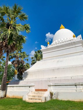 Antik Budist tapınağı ve Luang Prabang 'daki stupa, Wat Wisunarat ve onun büyük karpuz beyazı. 