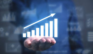 Büyüme grafiği olan bir iş adamı. İş için. Gelişme. Başarı