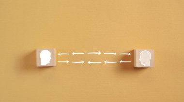 Bilgi paylaşımı. Aktarılıyor. Beyin fırtınası konsepti