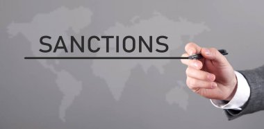 Adam ekranda Yaptırım kelimesi yazar.