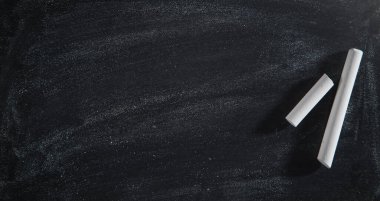 Kara tahtada tebeşir. - Okul. Eğitim