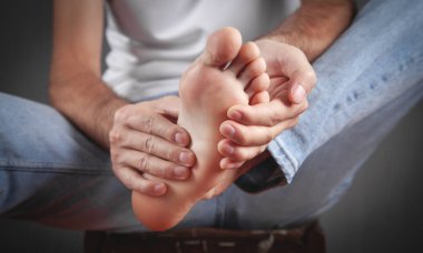 Adam yaya olarak acı çekiyor..