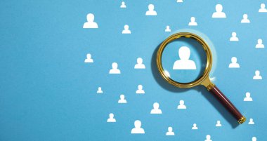 İnsan sembollü bir büyüteç. İnsan Kaynakları