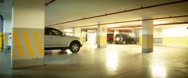 Otoparktaki arabalar..