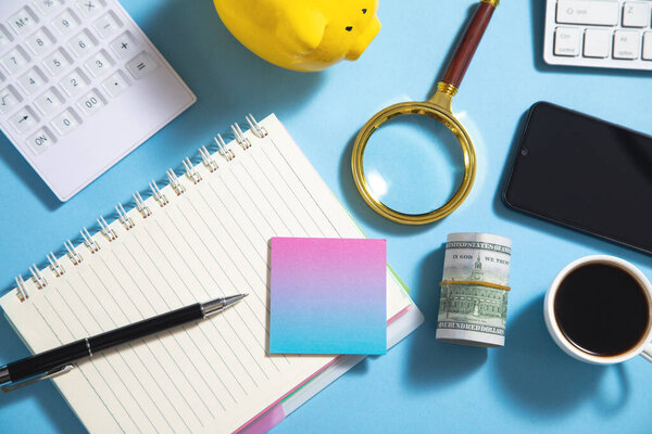 Empty sticky note with a business objects.