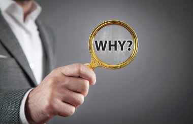 Adam nedenini gösteriyor. Büyüteçle sözcük.