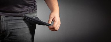 Adamın cebi boş. İflas. Para yok.