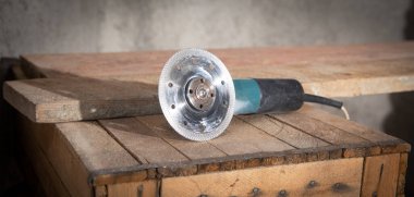 Elektrikli açı öğütücü. Endüstriyel