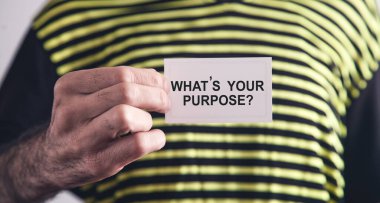 Adam Amaç mesajını gösteriyor. İş dünyası