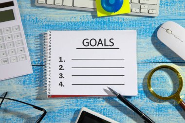  Hedefler ve listeler not defterinde. İş konsepti