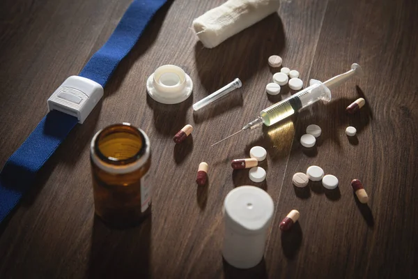 Pills Syringe Wooden Table — Stock Photo, Image