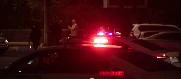 Червоне Світло Блимає Поліцейський Автомобіль Вночі Місті — стокове фото