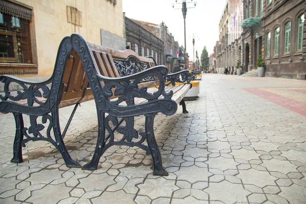 市内のベンチ ギムリだ アルメニア — ストック写真