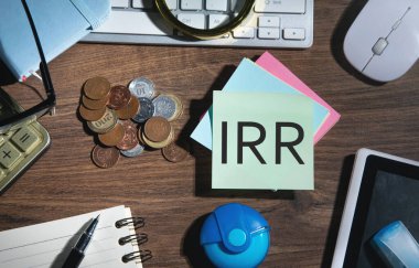 IRR-Home Rate of Return yapışkan notta. İş konsepti