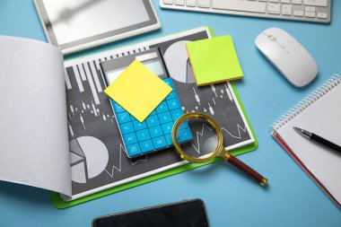 Büyütme camı finansal grafikleri ve diğer iş nesneleri.