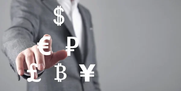 Mann Zeigt Währungssymbole Unternehmen Finanzen — Stockfoto