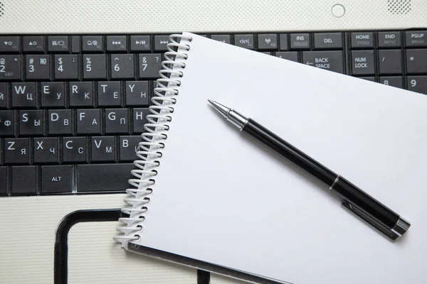 Pen Notepad Computer Keyboard — Stock Photo, Image
