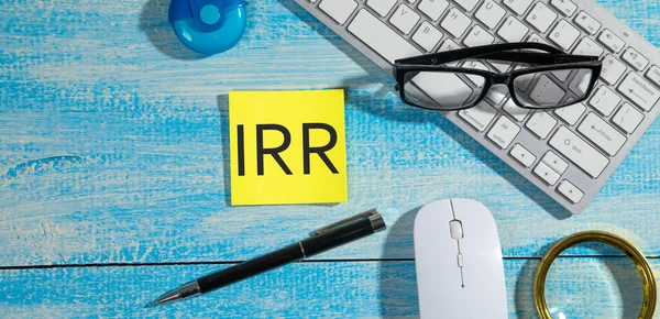 IRR-Home Rate of Return yapışkan notta. İş konsepti