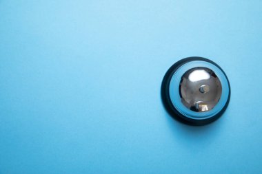 Mavi arkaplanda servis zili.