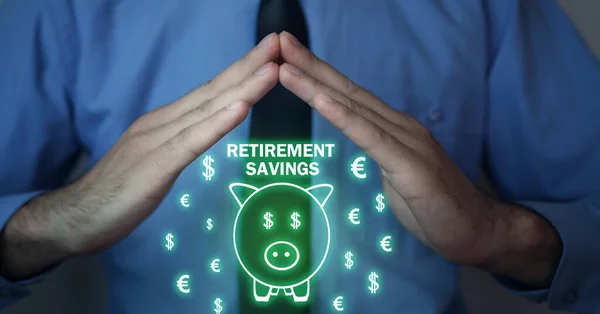 退職貯蓄について 通貨シンボルを持つピギーバンク — ストック写真