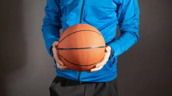Homme Caucasien Tenant Ballon Basket — Photo
