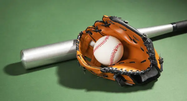 Läderhandske Med Baseball Och Bat — Stockfoto