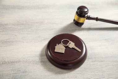 Mülk hukuku. Yargıç Tokmak ve ev modeli