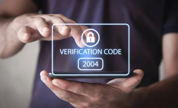 Umano Utilizzando Smartphone Codice Verifica Dell Identità Sicurezza Informatica Immagine Stock