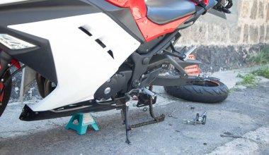 Motosiklet. Bakım, tamir motosikleti