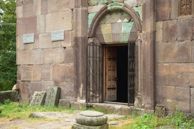 Eski kilise kapısı. Din. Seyahat